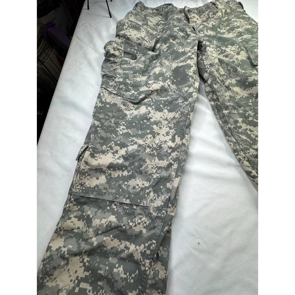US Army Combat Uniform ACU Digital Camo Cargo Pants Large Regular